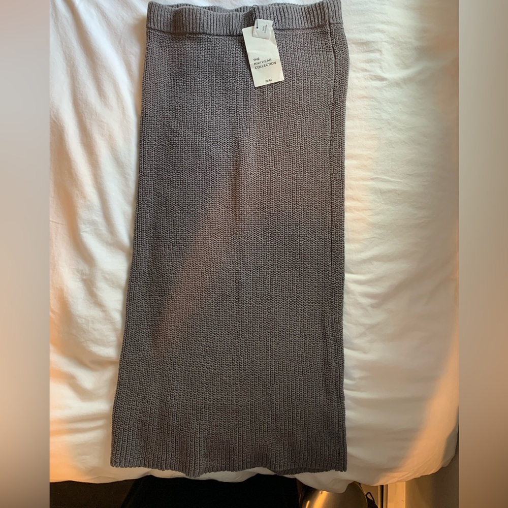 Zara knit midi skirt. New with tag. Never worn
